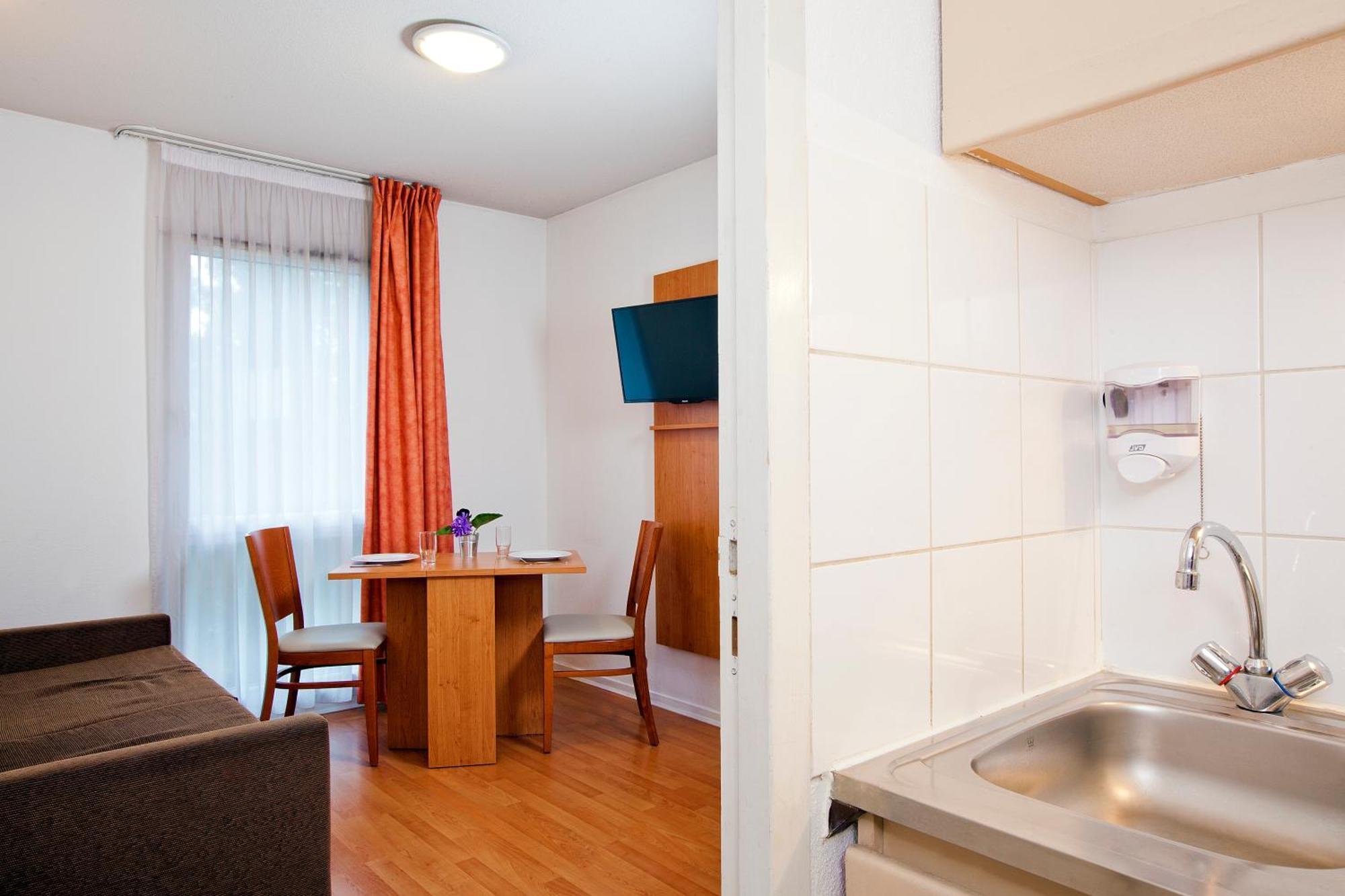 Sejours & Affaires Nantes La Beaujoire Aparthotel Room photo