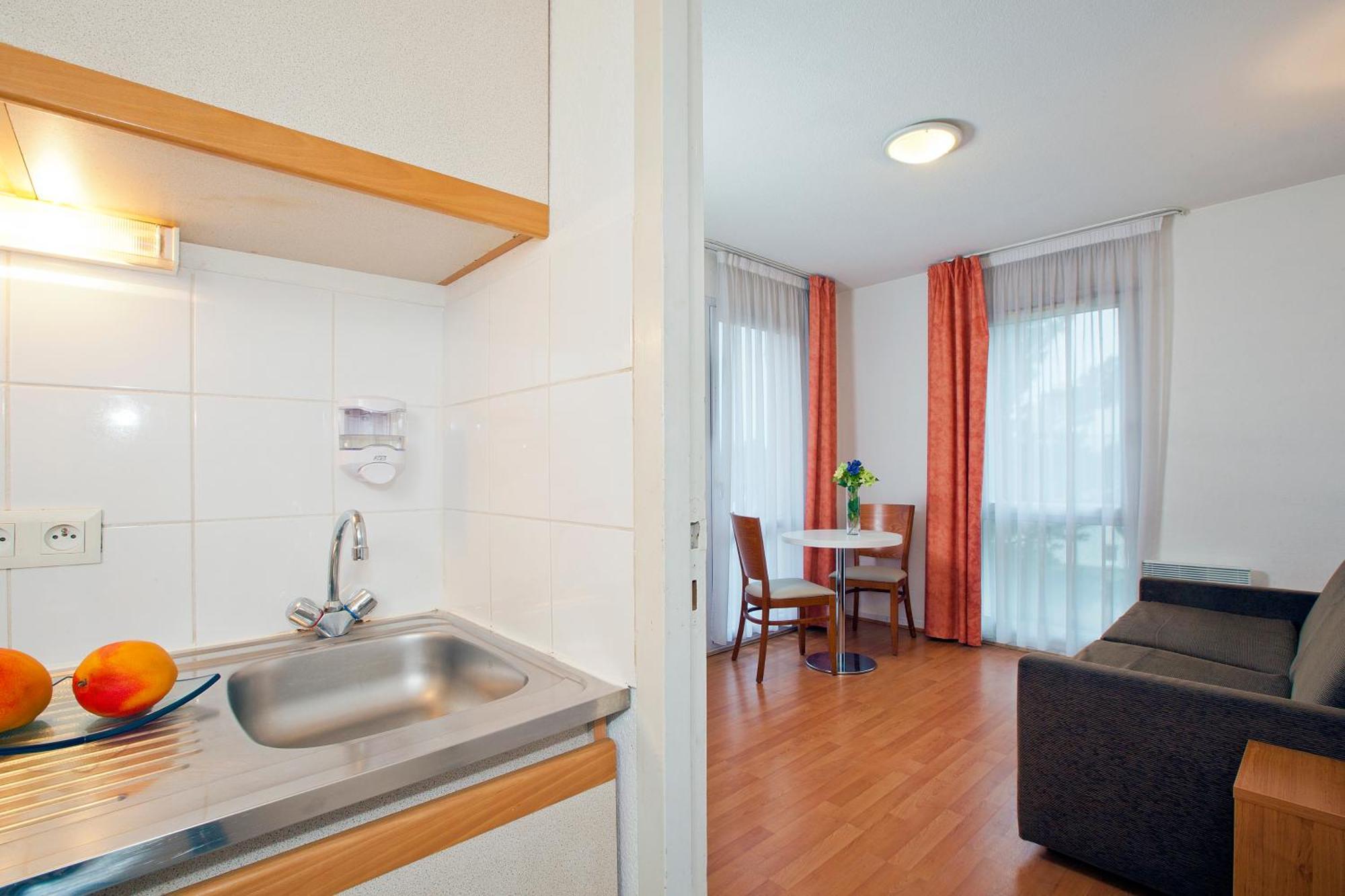 Sejours & Affaires Nantes La Beaujoire Aparthotel Room photo